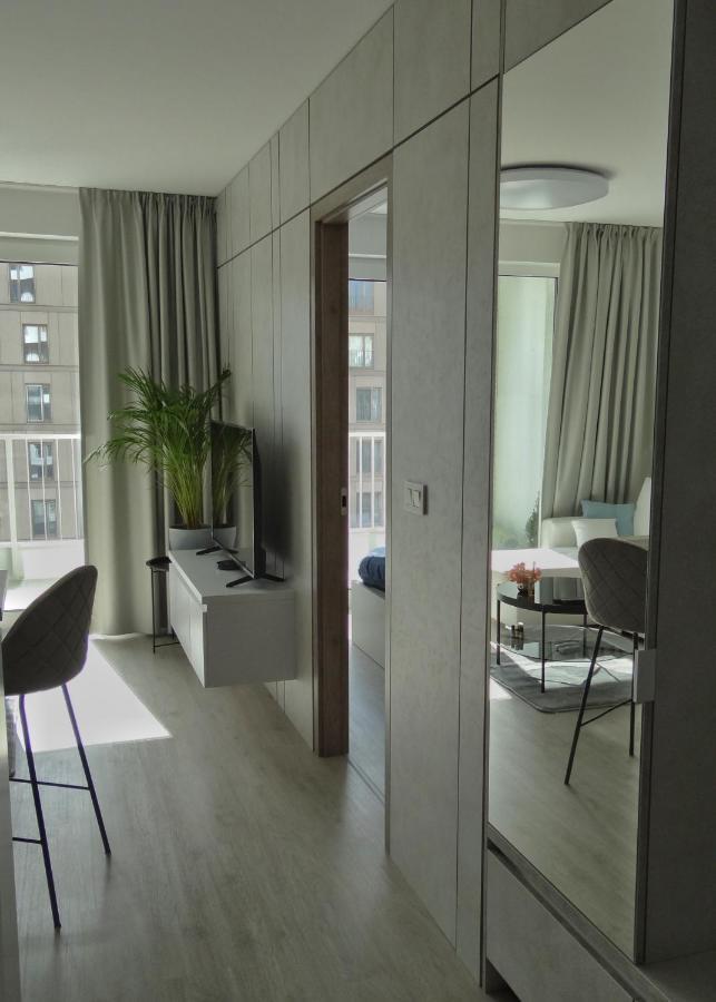Top Urban Apartment - Free Parking, Green Energy, Modern Style Bratislava Exterior foto